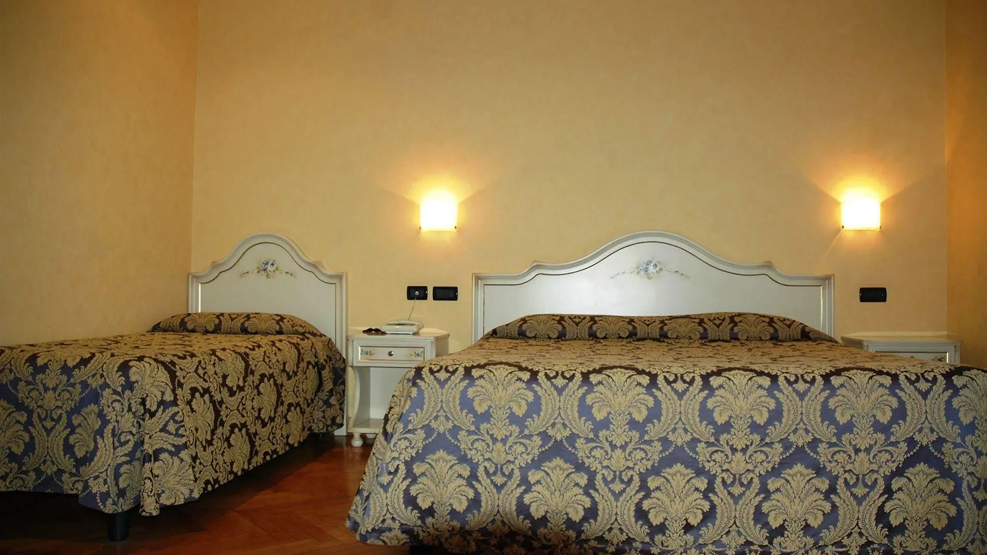 ****  Hotel Promessi Sposi Italy